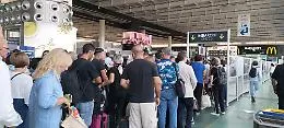 Non c'&egrave; pace per l'aeroporto di Catania: in tilt per colpa di un altro incendio (in un terreno vicino)