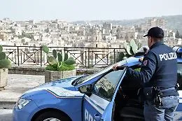 Modica, ladro in azione in pieno giorno in via Sacro Cuore
