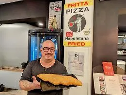 La pizza fritta di Enzo Piedimonte ottiene la prima certificazione in Sicilia dell&rsquo;associazione "Verace pizza napoletana"