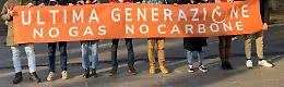 Enna, Ultima Generazione blocca strada che conduce a Pergusa: tensione alle stelle