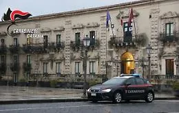 Tenta il suicidio impiccandosi all'altalena del parco, salvata una 25enne di Acireale