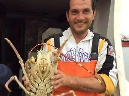 Trovato in mare il relitto, un giubbotto e gli stivali ma non c'&egrave; alcuna traccia di Salvatore