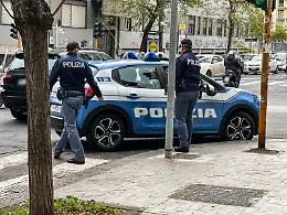 Tenta di sfondare porta di una banca con bastone e mattone: denunciata pregiudicata catanese