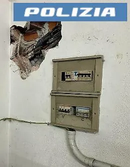 La lavanderia di Picanello era attaccata alla rete pubblica, arrestata la titolare: &laquo;Per lavorare usate il contatore nero&raquo;