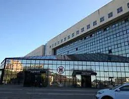 &laquo;Devo portare una pizza alla mamma ricoverata&raquo;, calci e pugni al medico che glielo vieta