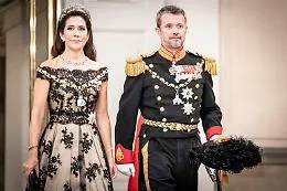 Oggi la regina di Danimarca abdica, sul trono il figlio Frederik e la borghese Mary