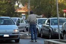 Agrigento, tolleranza zero contro i parcheggiatori abusivi: fermato un extracomunitario in centro