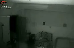 La casa di riposo lager dove gli anziani venivano ingabbiati: quattro arresti a Caltanissetta