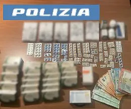 &laquo;Portami quelle pillole entro San Valentino&raquo;, denunciato l'uomo che commerciava farmaci per migliorare le prestazioni sessuali