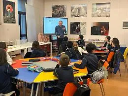 La lezione di fisica ai bimbi del Circolo Didattico di Zafferana