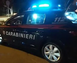 Il lancio della busta non passa inosservato, un 20enne nei guai