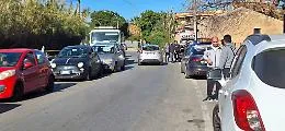 Cavallo si sgancia dal calesse e semina il panico a Ficarazzi: tre feriti e auto danneggiate