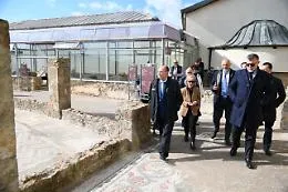 Al capezzale della Villa Romana del Casale di Piazza Armerina per salvarla da acqua e muschio