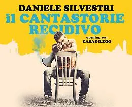 Daniele Silvestri, il tramonto e il Teatro Pietra Rosa a Pollina
