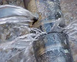 Acqua in Sicilia, le reti colabrodo e le perdite astronomiche: sprecati 340 milioni di metri cubi