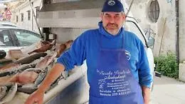 Il pescivendolo che grazie ai social si &egrave; reinventato durante la pandemia e oggi ha una rete di 7.000 clienti giornalieri