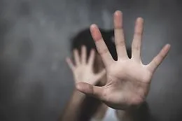 "Mi ha picchiata e chiusa in casa": il grido d'aiuto al 112 evita la tragedia