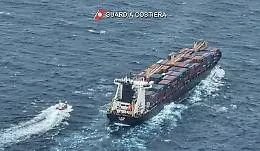 Allarme rientrato nel Canale di Sicilia: non c'&egrave; fuoriuscita di carburante dai due mercantili che si sono scontrati