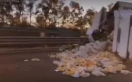 Si ribalta Tir carico di patate, disagi e code lungo la A19 vicino Enna
