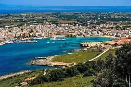 A Favignana &egrave; vietato passeggiare in costume da bagno: l'ordinanza del sindaco