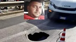 Samuele morto per colpa di una buca sull'asfalto, i tecnici dei vigili urbani: &laquo;Lavori non a regola d'arte, sotto non c'era nulla&raquo;