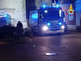 Vittoria, d&agrave; fuoco alla casa dopo una lite: muore la madre, ustionati il padre e due bimbi, arrestato un trentenne