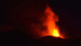 Ecco perch&eacute; sull'Etna si registrano le esplosioni laviche: il segreto svelato dagli studiosi
