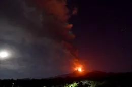 Etna, l'effetto collaterale positivo: &laquo;Le eruzioni portano disagi ma anche turisti&raquo;