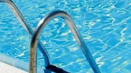 L'estate nera delle piscine: un bimbo di 5 anni muore nel centro estivo, forse un malore