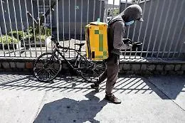 &laquo;Non posso fare la consegna al piano&raquo;, rider picchiato da un cliente a Palermo