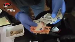 Gestiva piazza di spaccio, videosorvegliata, a San Cristoforo: 30enne arrestato