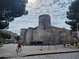 Referendum contro la zona pedonale al Castello Ursino, i promotori: &laquo;Trantino? Il miglior sindaco di sinistra che la citt&agrave; abbia avuto&raquo;