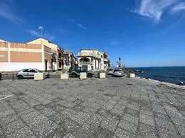 Torre Archirafi, 55enne ferito alla testa in condizioni critiche. Ipotesi aggressione, acquisite immagini delle telecamere