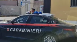 Due pusher tentano di forzare posto di blocco in piazza Cavour ma i carabinieri li arrestano