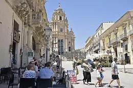 Dati, intelligenza artificiale e turismo: due tappe tra Ragusa e Modica