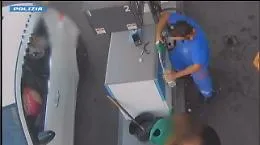 Lancio di benzina e fuoco, il pm: &laquo;Una scaramuccia tra ragazze diventa una spedizione punitiva&raquo;