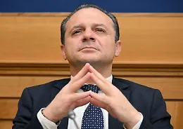 Elezioni regionali, l'ultimo sondaggio estivo: Cateno De Luca sempre in crescita, il campo largo arriva al 40%