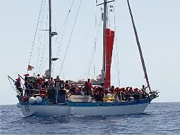 Ong salva 18 persone al largo della Tunisia ma quando arriva a Lampedusa c'&egrave; il fermo: CompassCollective si difende