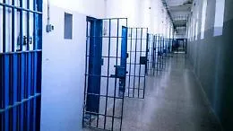 &ldquo;Collutorio alla menta e l'aroma di hashish&rdquo;: il dentista dei vip fermato in carcere