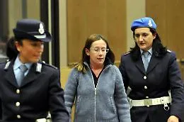Uccise l'ex marito e spos&ograve; un uxoricida, si &egrave; suicidata in cella