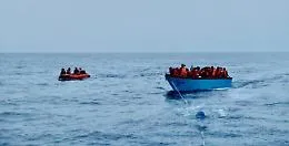 Lampedusa, quattro sbarchi in poche ore: 191 migranti giunti sull'isola, un natante arriva a Cala Croce