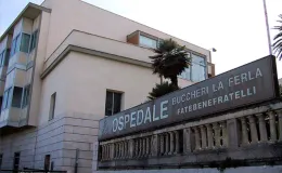 Incidente in via Messina Marine, lo scontro frontale tra uno scooter e un suv: gravemente ferito un uomo di 37 anni