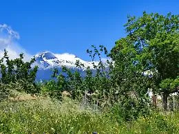 L'ultima neve sull'Etna, da domani clima stabile e primavera calda con picco di 26&deg;