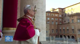 Il Papa: "Il mio pensiero ai giovani che iniziano gli esami"