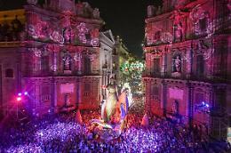 Spettacoli luminosi con i droni invece dei giochi pirotecnici: passa mozione in Consiglio a Palermo