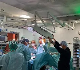 Quattro trapianti di rene al Policlinico: due madri hanno donato, da vivente, gli organi ai propri figli