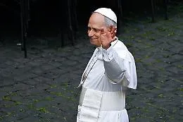 L'auto di papa Leone si blocca, il pontefice trasferito sulla vettura di scorta