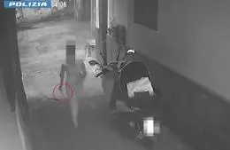 Accoltella la vicina per un ospite poco gradito: la pm chiede la condanna per tentato omicidio 