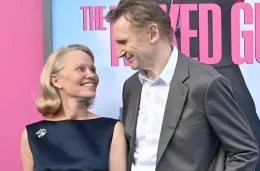 Liam Neeson e Pamela Anderson sono la coppia dell'estate e dell'amore che non conosce et&agrave;