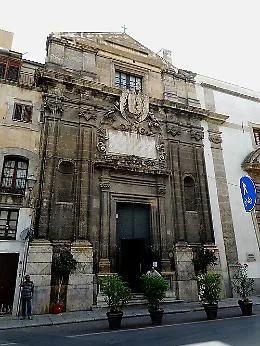 Crollo improvviso in via Maqueda: la chiesa di Santa Ninfa fa paura a Palermo